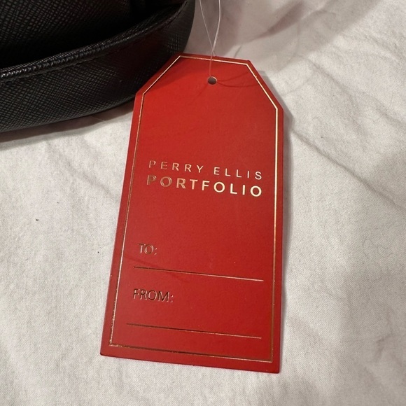 🎉Perry Ellis Toiletries Travel Bag 2 Compartments Has TSA Approved Bottles NWT - Picture 3 of 7
